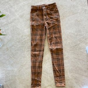 American Eagle plaid skinny jeans. Stretch material.